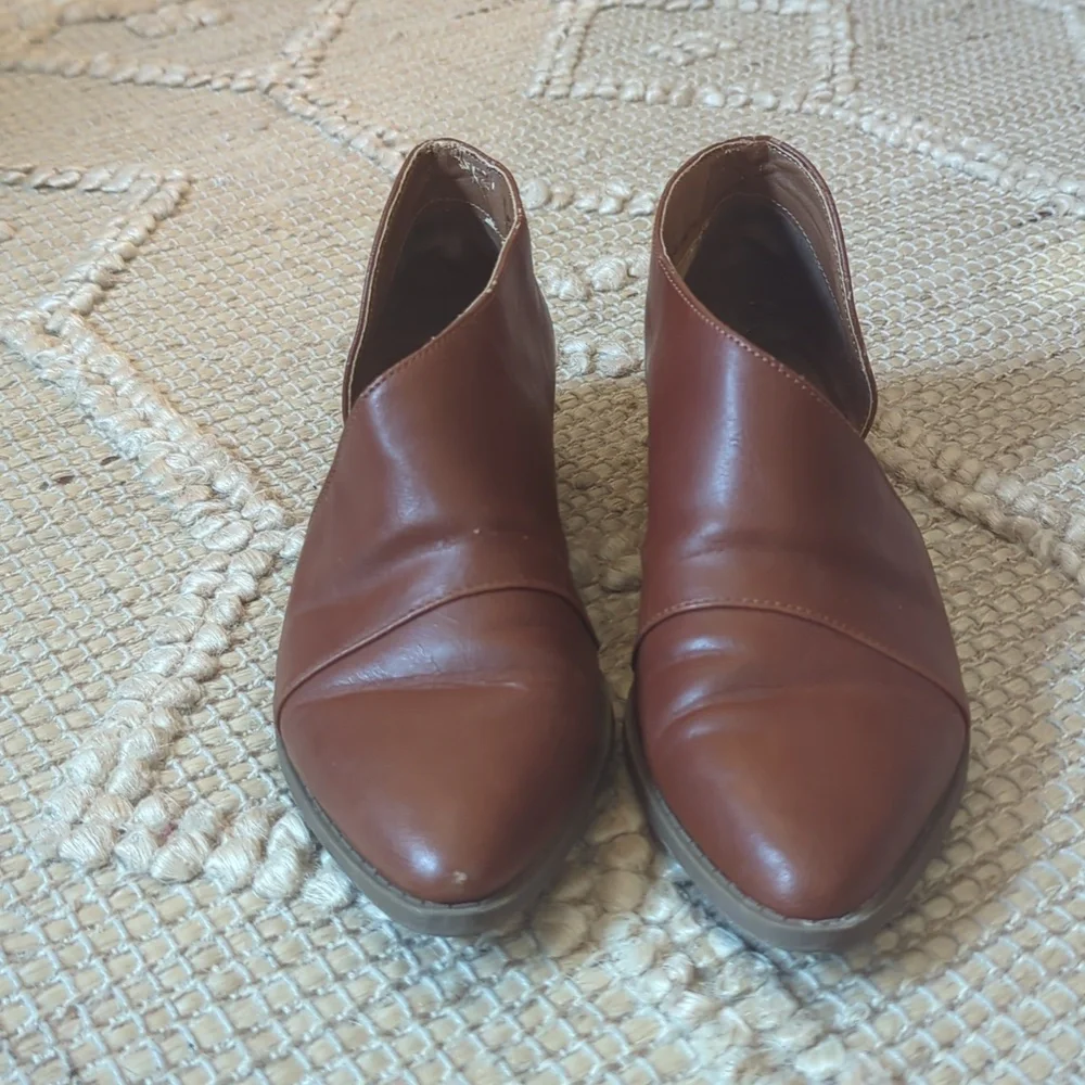 Universal Thread Brown Shoes | Flats / Sandals | Size 6.5